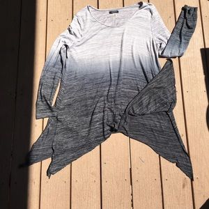 Super cute top. Wish I had a better eye 4 fashion